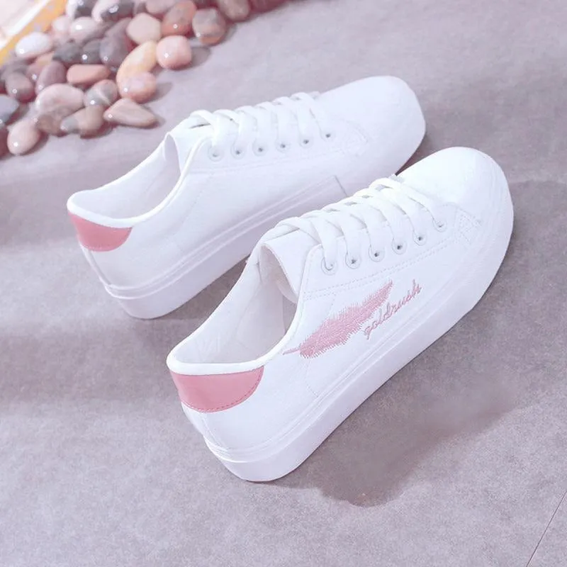 Side leaf sneaker