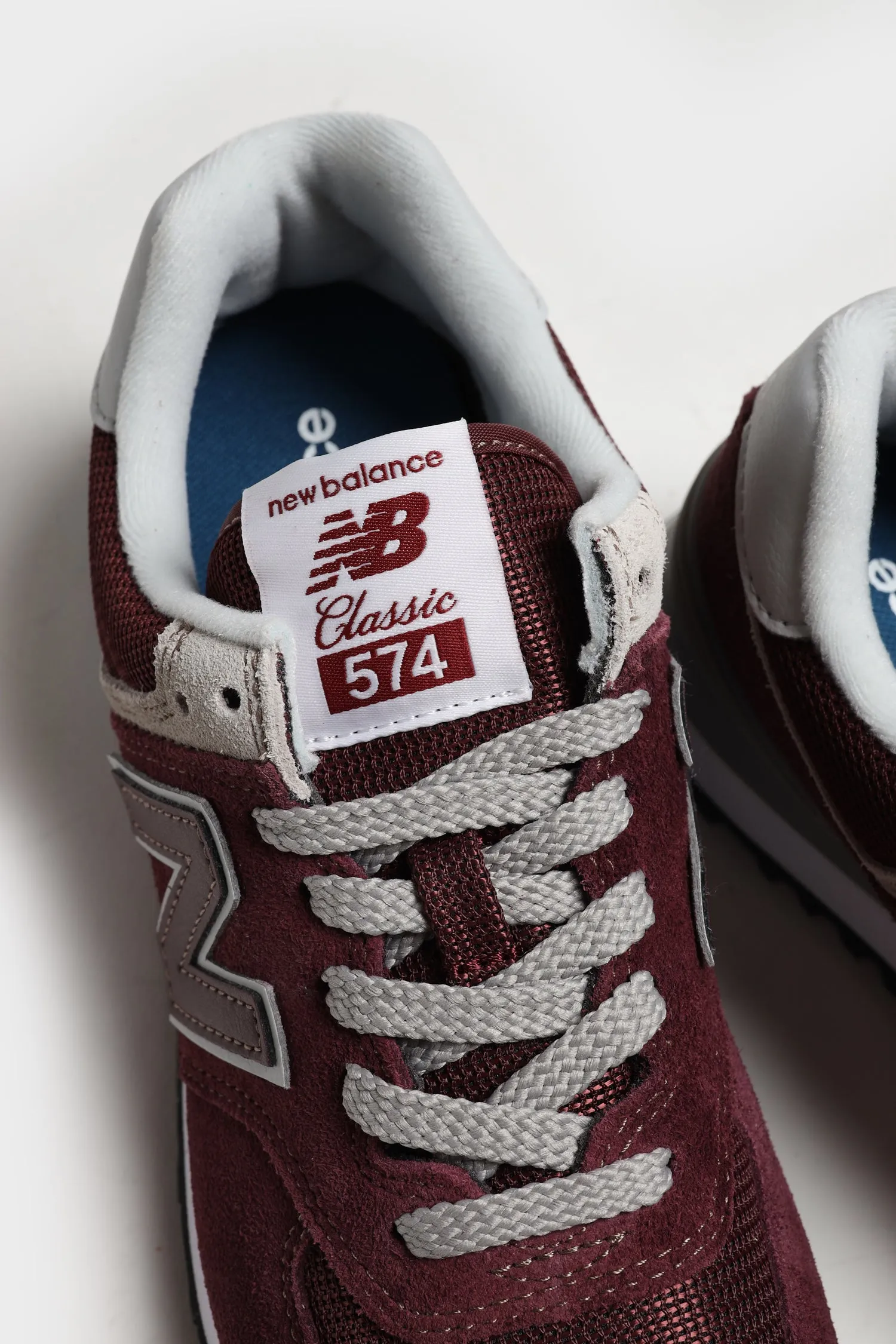 Sneaker 574 Core in Burgundy/White