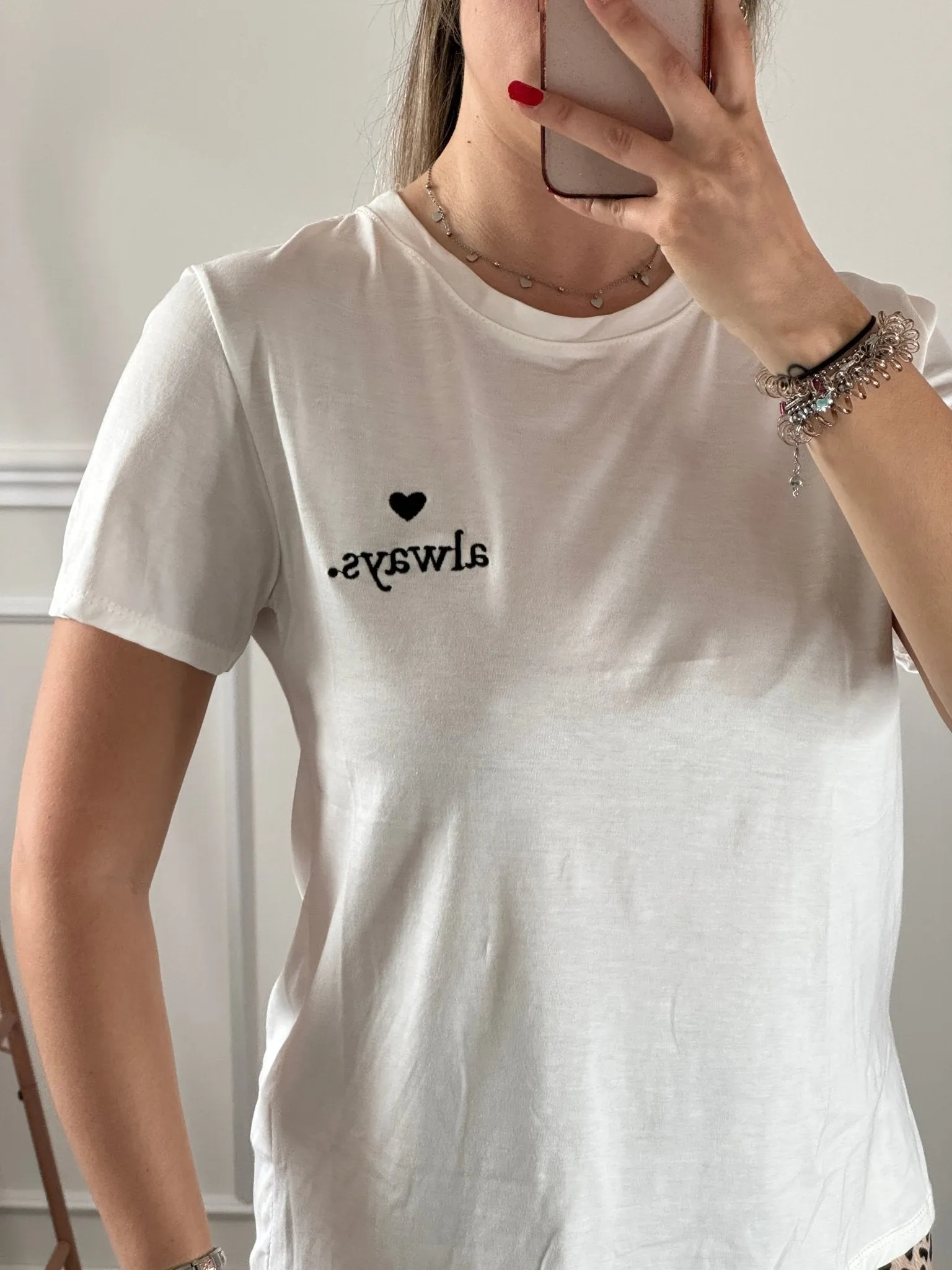 T-shirt bianca con ricamo Always