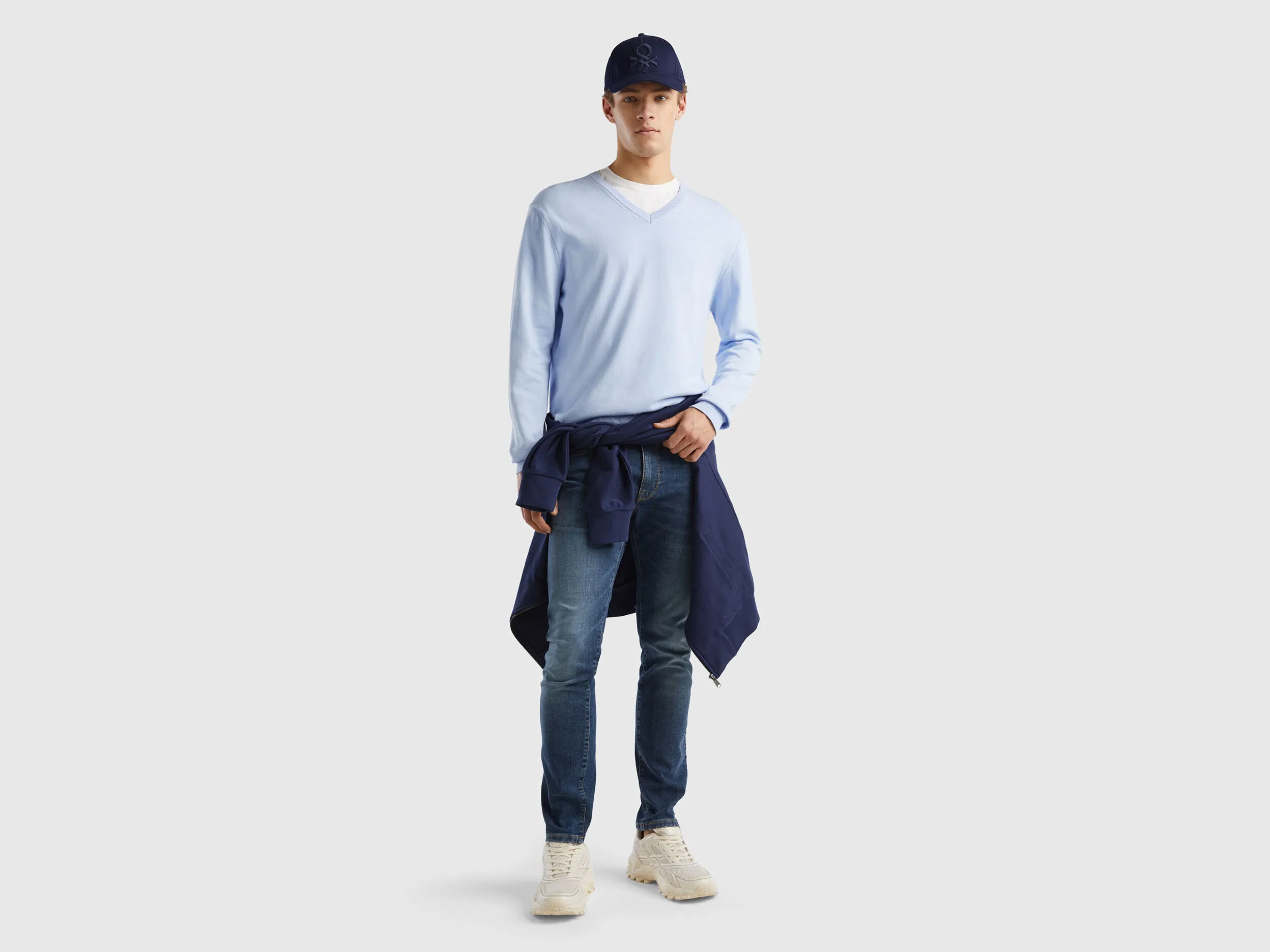 V-neck sweater in pure cotton - Sky Blue | Benetton